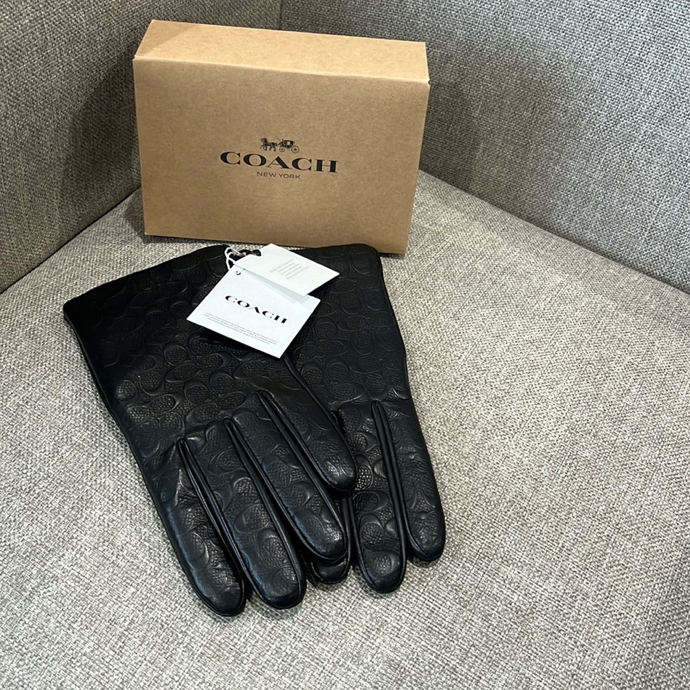 Coach Quilted Sculpted Leather Tech Gloves Black